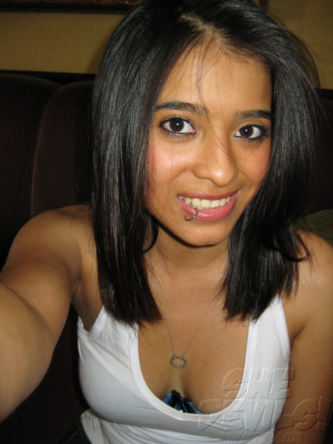 Sexy Indian Desi girl has her nude self shot pics stolen and posted on the Internet! photo